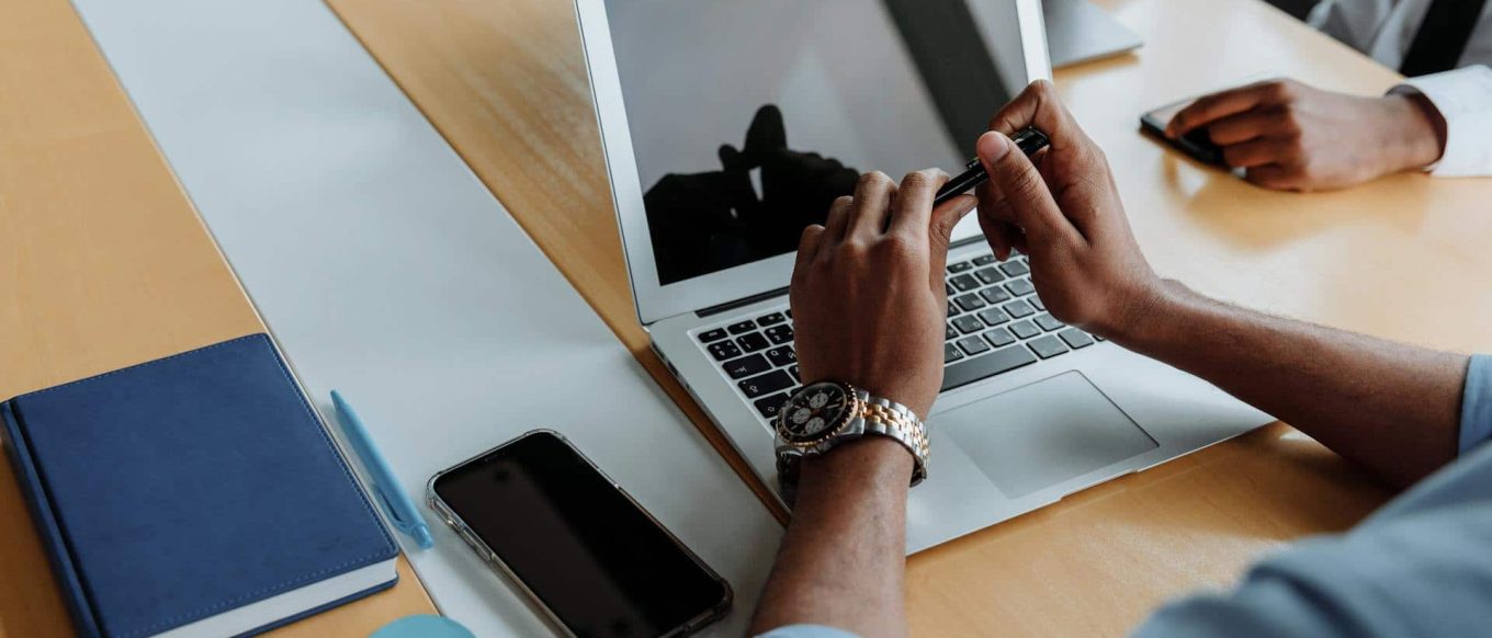 Consultant SEO : missions, compétences, tarifs et ROI